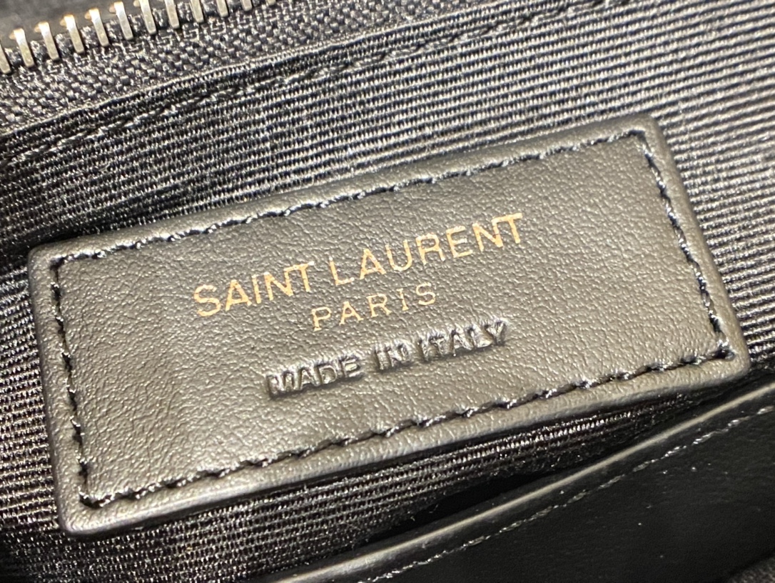 SAINT LAURENT  𝐍𝐢𝐤𝐢 28𝐜𝐦 #633158