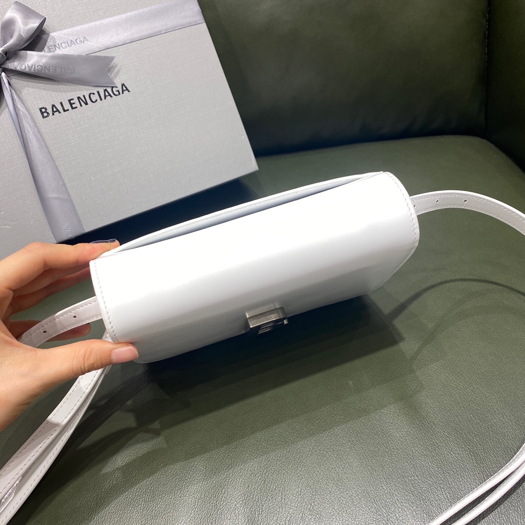 BALENCIAGA 𝘀𝗺𝗮𝗹𝗹 𝗯𝗮𝗴 Plain white silver buckle