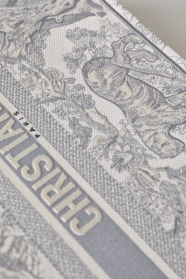 DIOR TOTE Grey Tiger