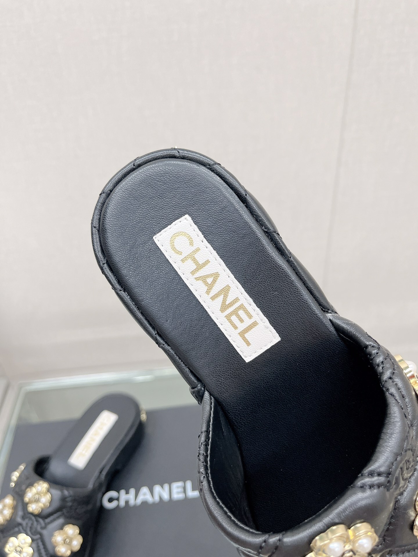 CHANEL water table thick bottom pearl flower slippers original rubber sole