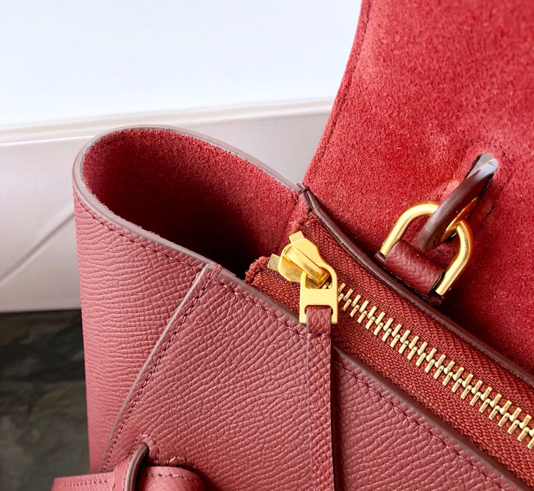 𝐂𝐞𝐥𝐢𝐧𝐞 BELT MICRO BAG in grained calfskin