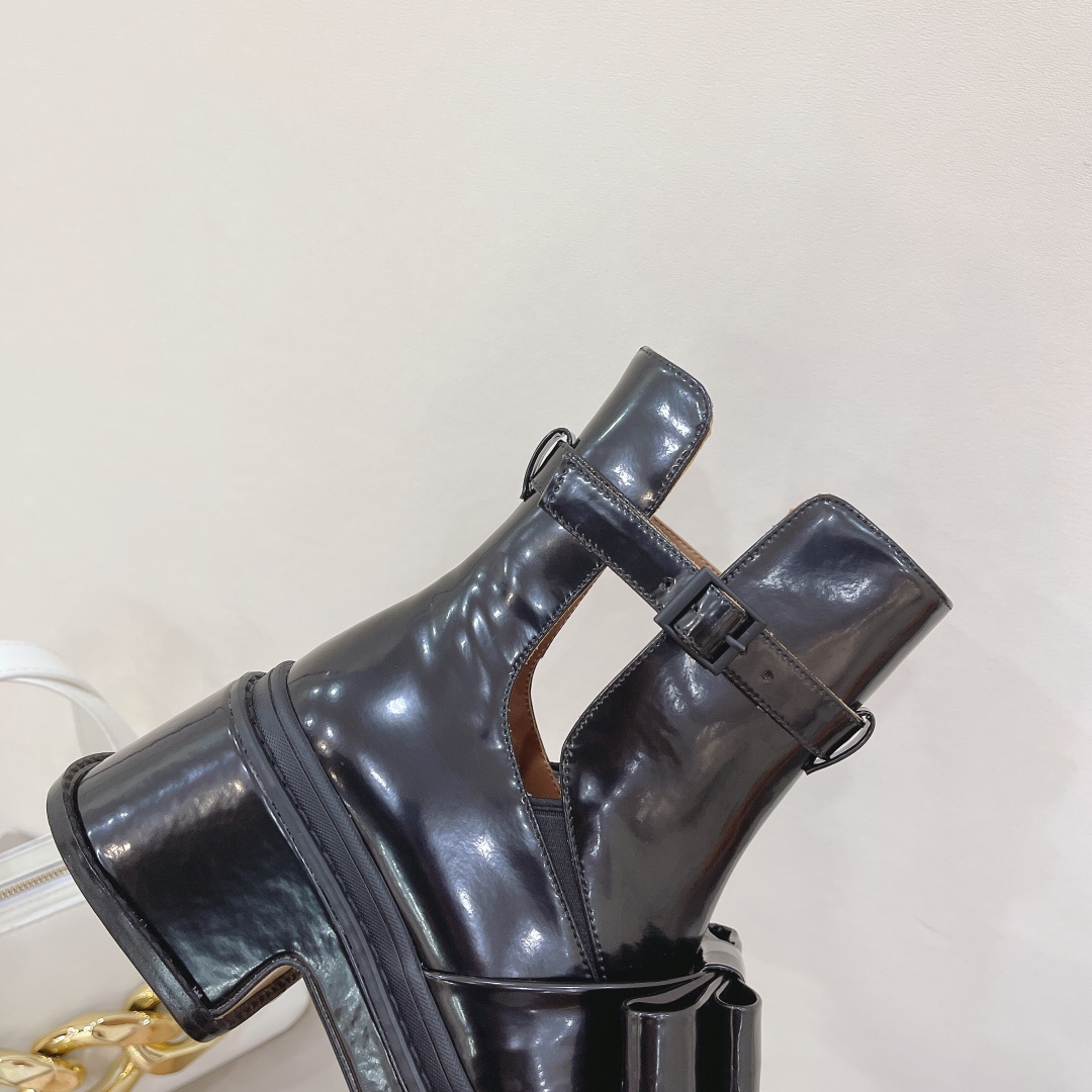 shushuton | 𝟐𝟎𝟐𝟏/𝐒𝐒 𝐧𝐞𝐰 2022 fall and winter runway show models, thick-soled square toe waterproof platform boots