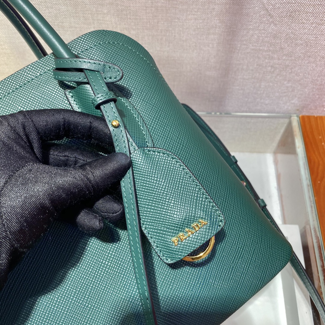 𝐏𝐑𝐀𝐃𝐀 Morning Handbag 1BA295