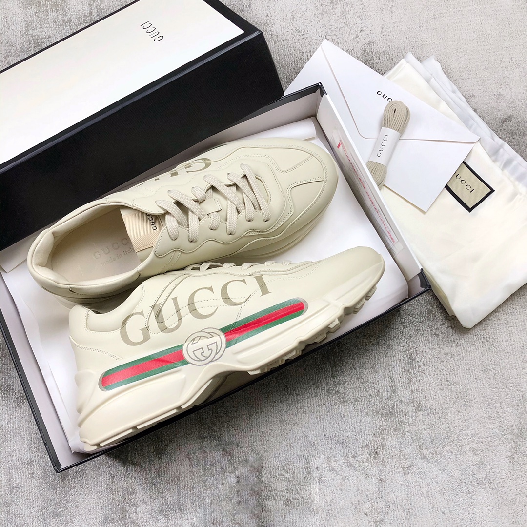 Gucci Pops This collection has a lot of flora and fauna elements Original material