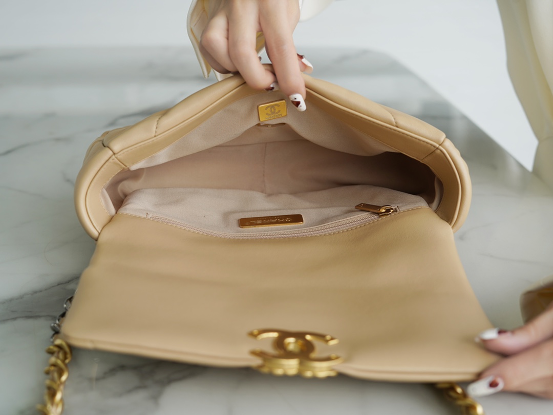 𝗖𝗛𝗔𝗡𝗘𝗟 ❶❾ 𝗕𝗔𝗚 Original lambskin series ❥ Genuine leather ❥ Small ❥ Apricot