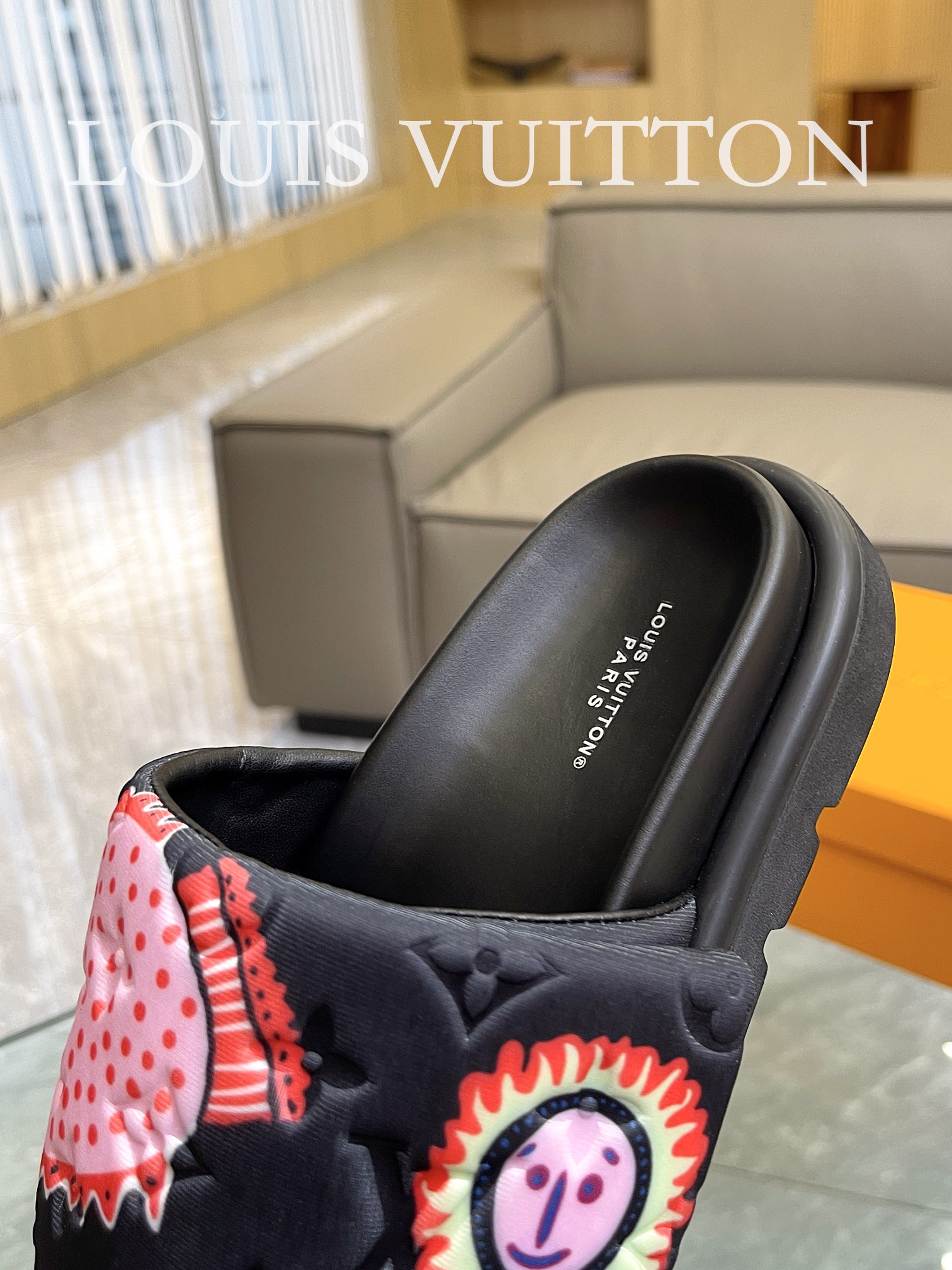 Louis Vuitton 2023 couple models embossed print