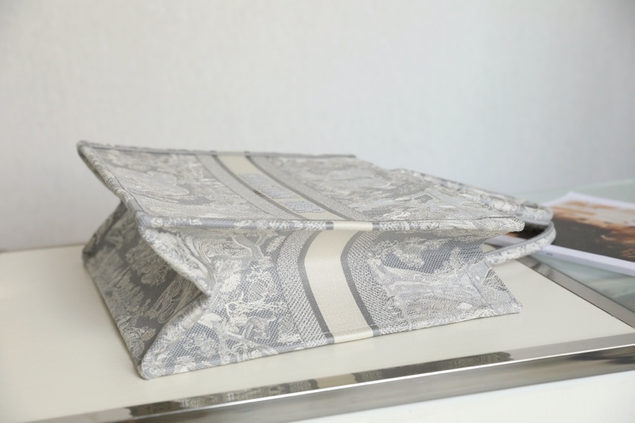 DIOR TOTE Grey embroidery