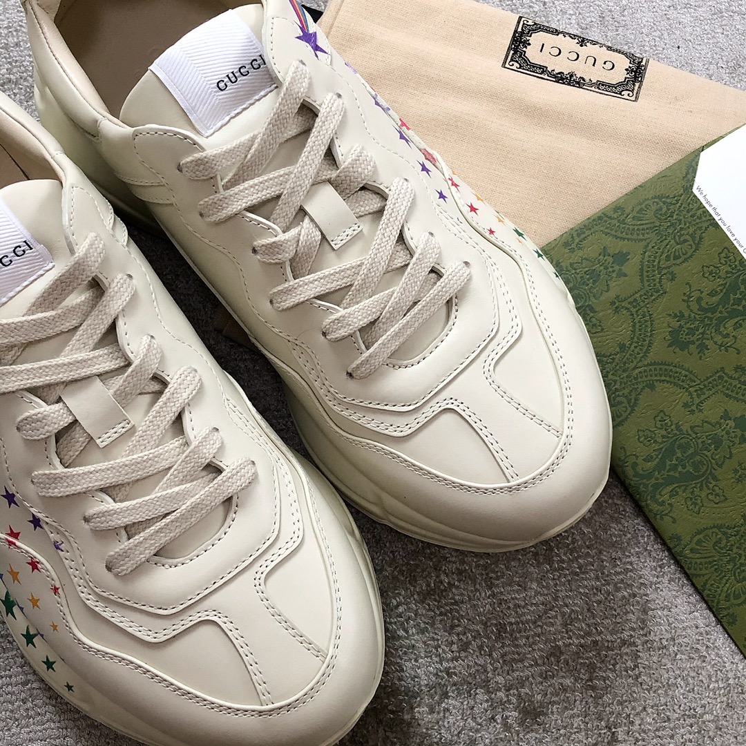 Gucci Pops This collection has a lot of flora and fauna elements Original material