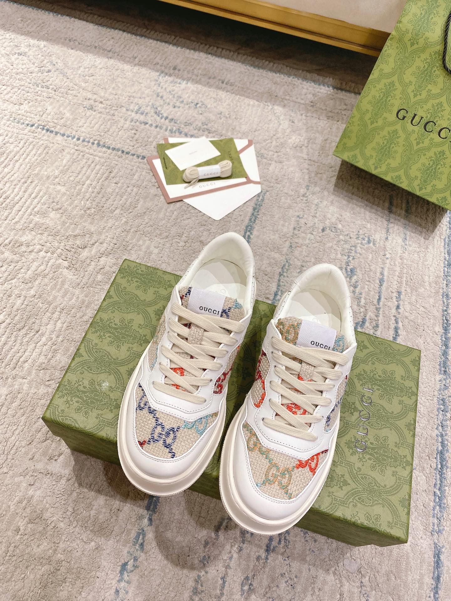 Gucci 𝟐𝟎𝟐𝟐ss new couple models 💑 full series of thick-soled white shoes