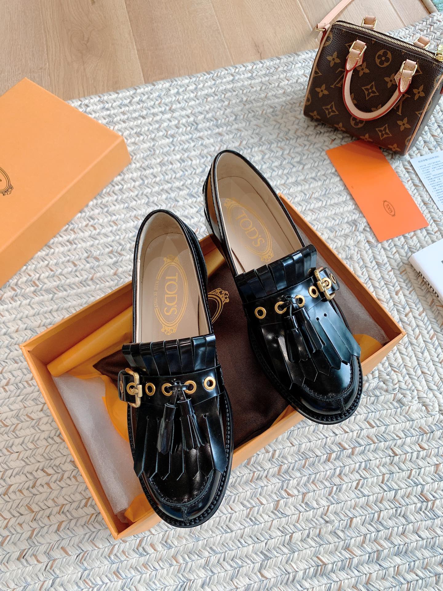 TOD'S 𝙏𝙊𝘿𝙎 2020FW new tasseled Le Fu shoes ✔️ buckle design retro literary ✔️