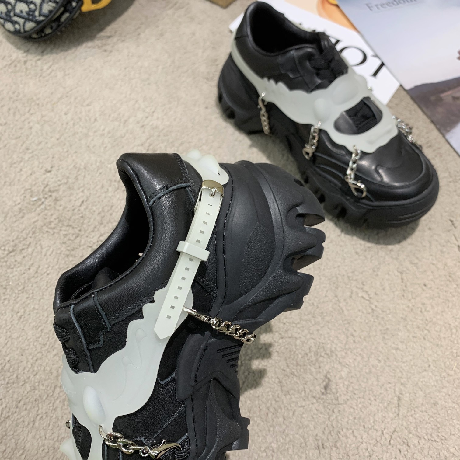 𝐑𝐨𝐫𝐧𝐧𝐢𝐢 ｜2020FW new sneakers upper with silk cowhide upper Sheepskin lining