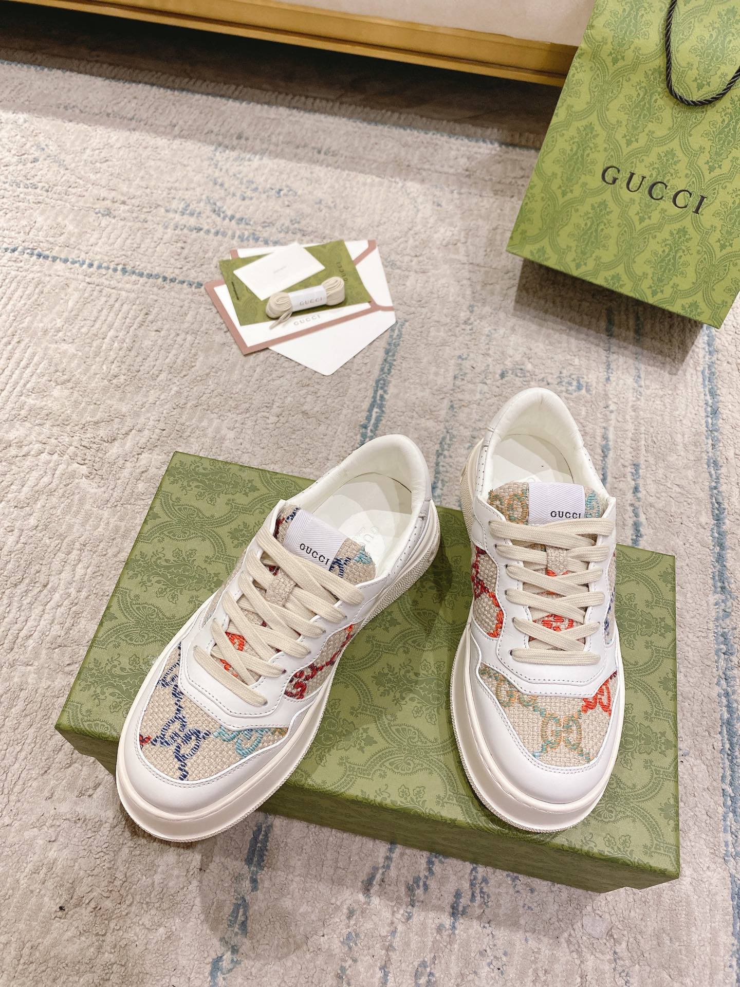 Gucci 𝟐𝟎𝟐𝟐ss new couple models 💑 full series of thick-soled white shoes