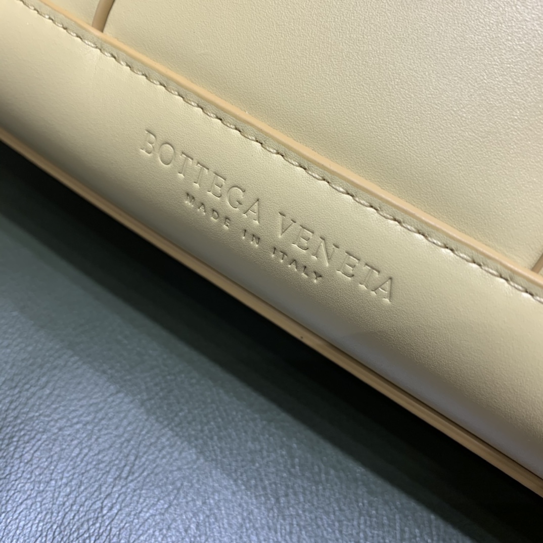 Bottega Veneta  𝙏𝙝𝙚 𝘼𝙧𝙘𝙤 𝟯𝟯 #575943