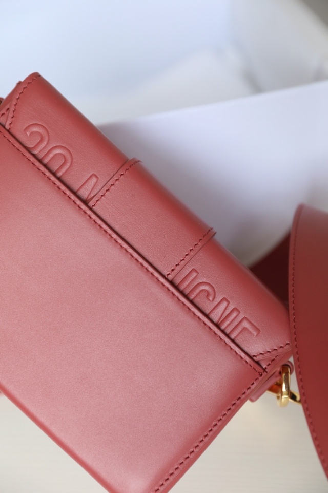 Montaigne hibiscus powder 𝙢𝙞𝙣𝙞 box bag