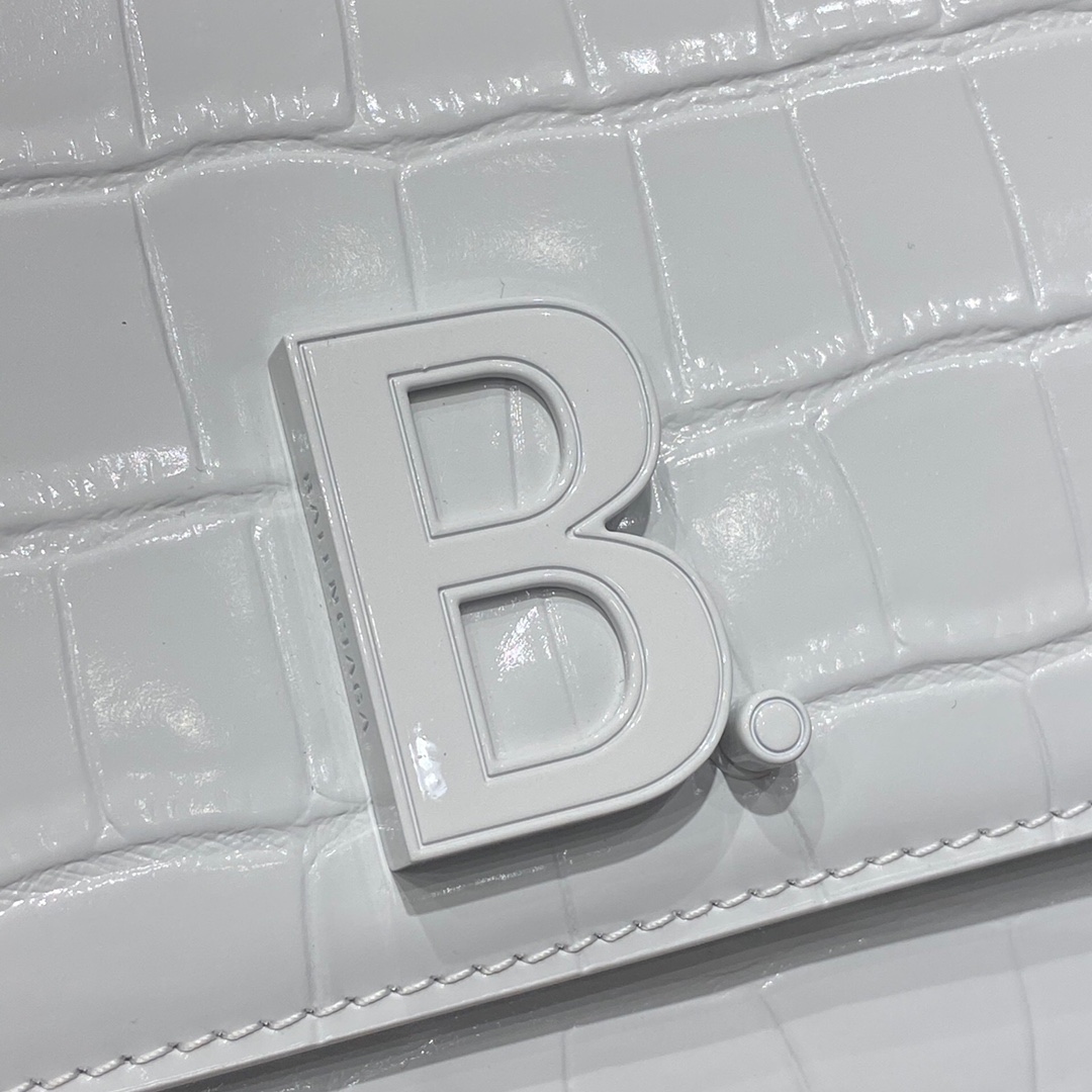 BALENCIAGA 𝘀𝗺𝗮𝗹𝗹 𝗯𝗮𝗴 crocodile print white buckle