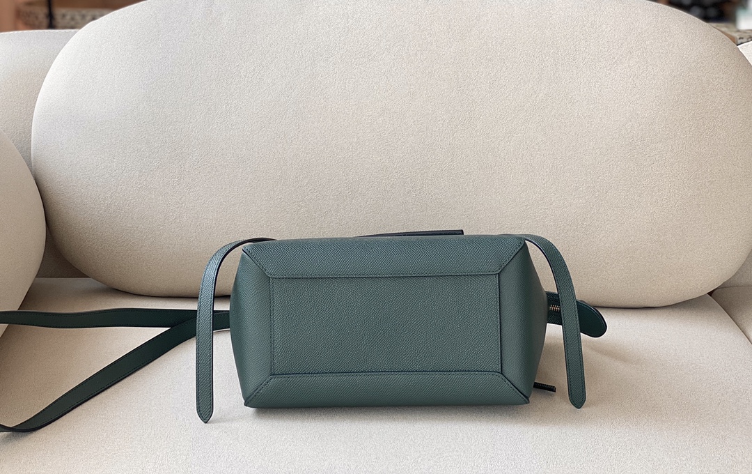 𝐂𝐞𝐥𝐢𝐧𝐞 BELT MICRO BAG in grained calfskin