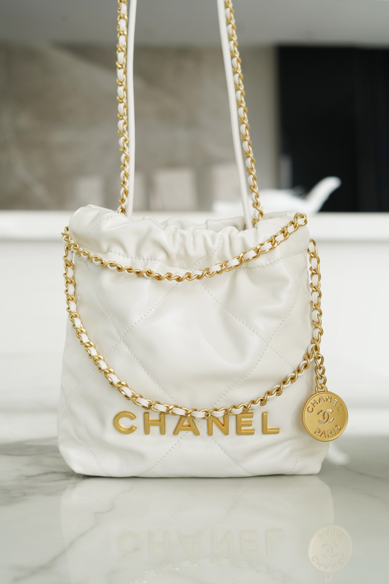 𝗖𝗛𝗔𝗡𝗘𝗟✦ 23S 22Mini bag white gold
