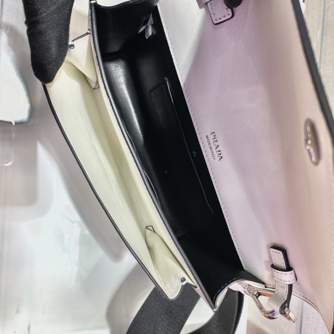 𝐏𝐑𝐀𝐃𝐀 New 3 in 1 1BP020