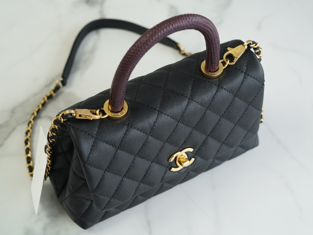 CHANEL 𝐂𝐨𝐂𝐨 𝐇𝐚𝐧𝐝𝐥𝐞 bag Lizard skin handle small black