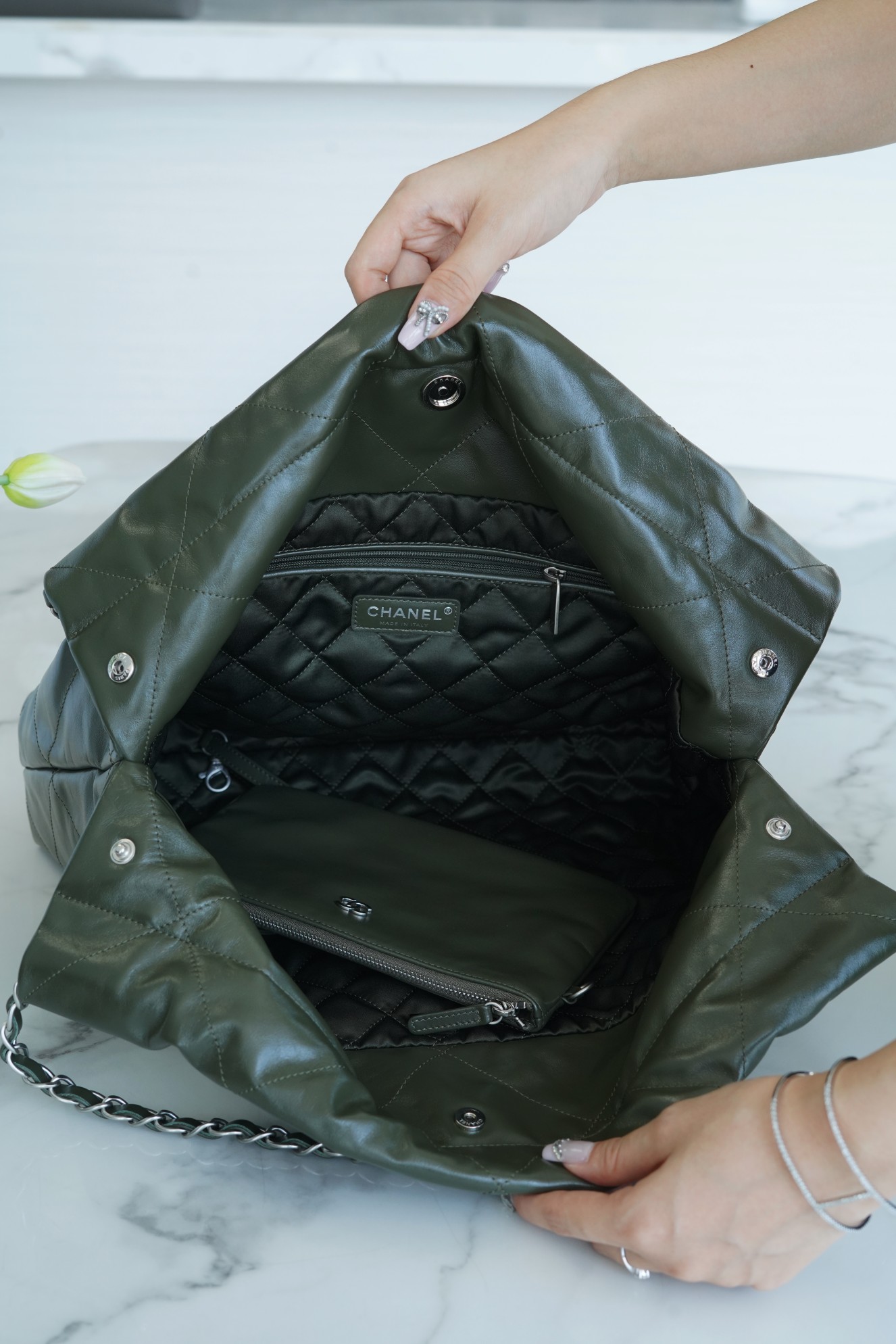 𝗖𝗛𝗔𝗘𝗡𝗟 ✦𝟐𝟐𝗣 spring and summer new 𝟐𝟐 handbag medium olive green