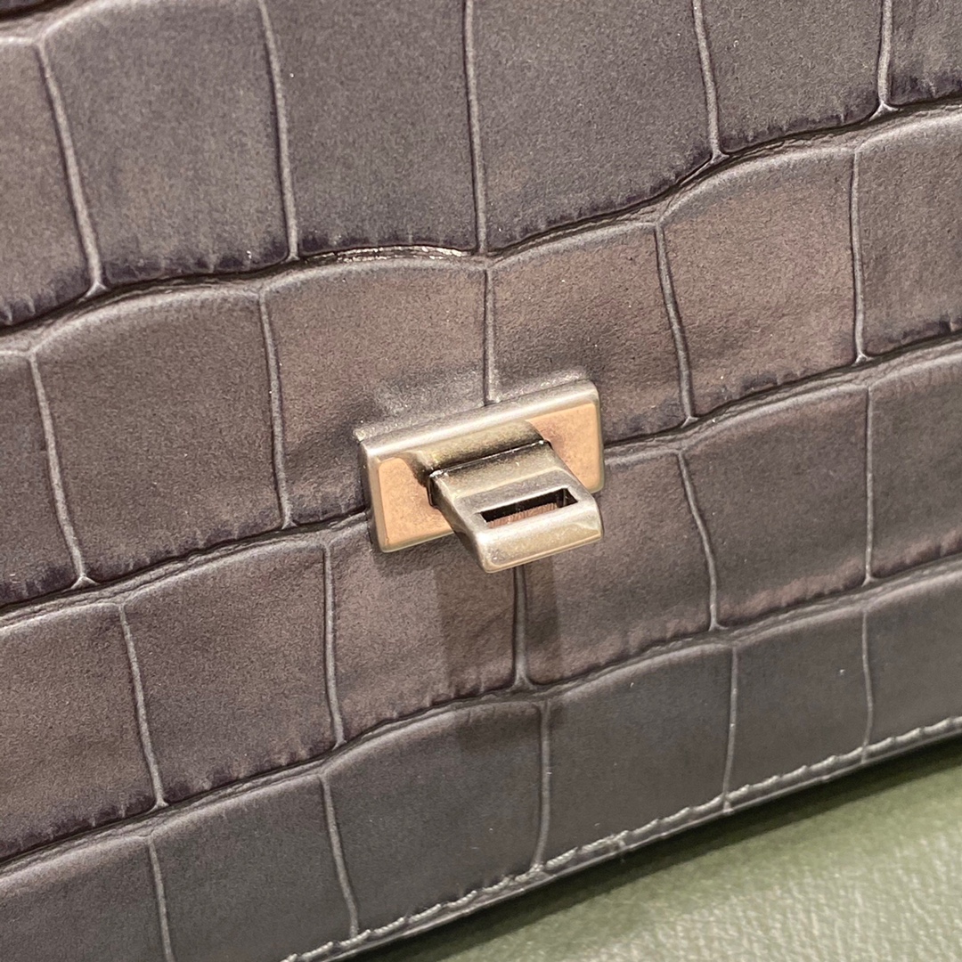 BALENCIAGA 𝘀𝗺𝗮𝗹𝗹 𝗯𝗮𝗴 𝗯𝗮𝗴 crocodile pattern graphite grey silver buckle