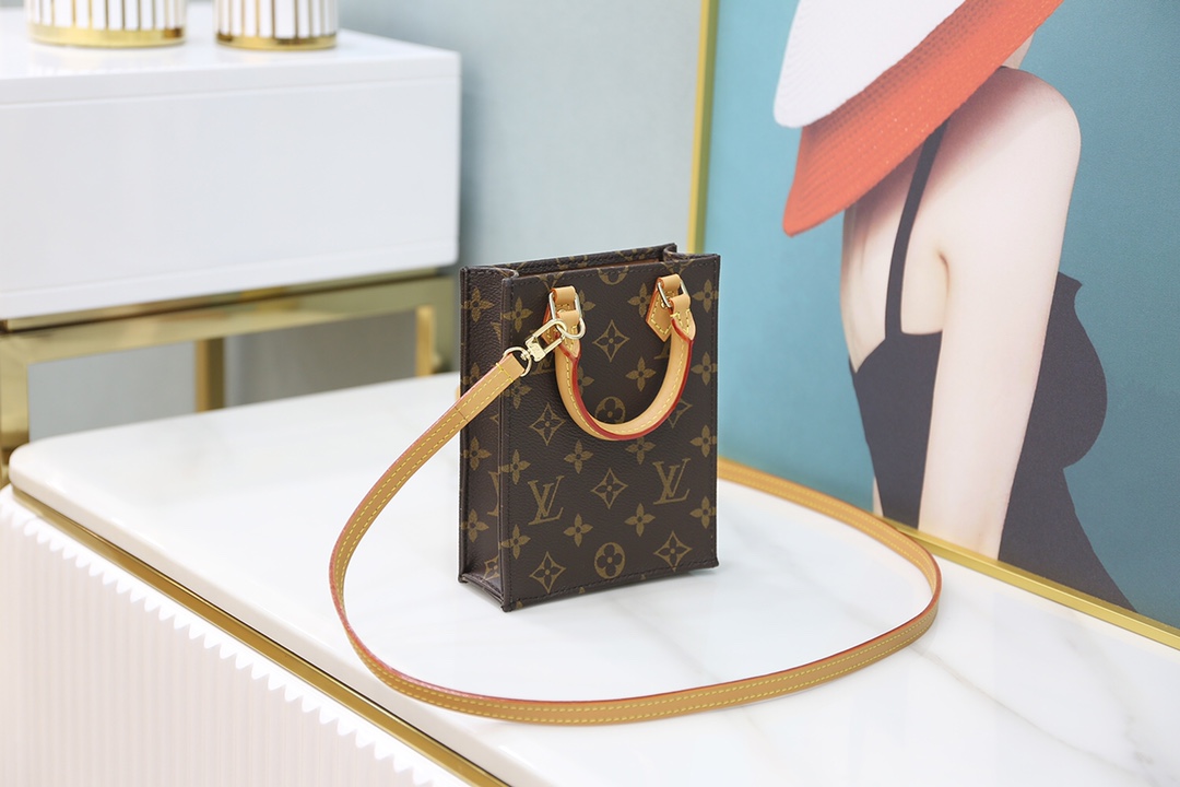 Louis Vuitton 𝐏𝐄𝐓𝐈𝐓 𝐒𝐀𝐂 𝐏𝐋𝐀𝐓 M69442原
