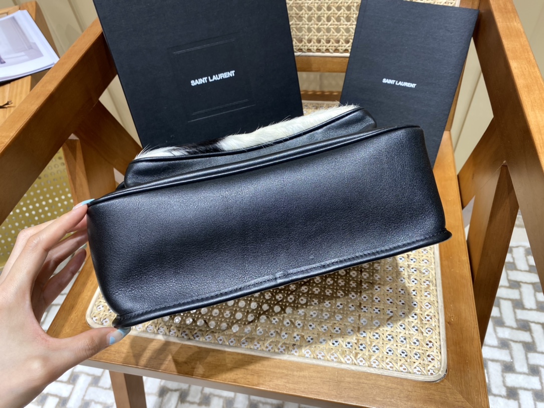 SAINT LAURENT  𝐍𝐢𝐤𝐢 28𝐜𝐦 #633158