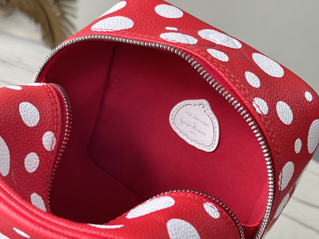 𝐋𝐎𝐔𝐈𝐒 𝐕𝐔𝐈𝐓𝐓𝐎𝐍    M21779