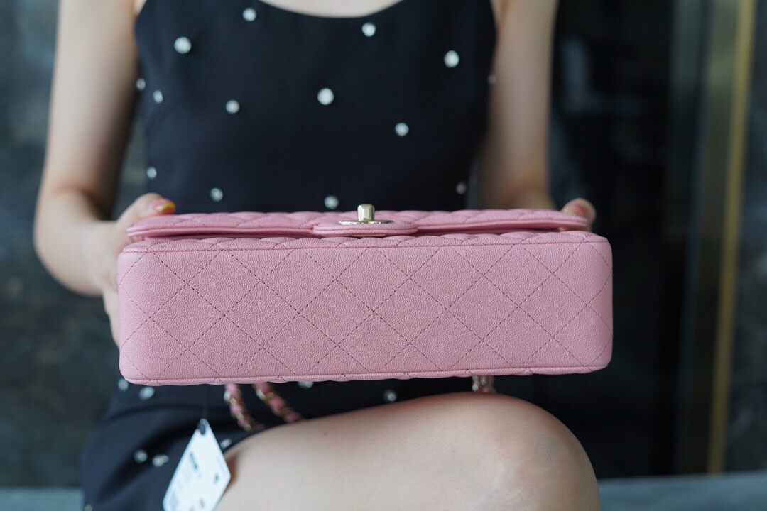 𝐂𝐇𝐀𝐍𝐄𝐋 Classic Flap Italy🇮🇹 𝑰𝒏𝒄𝒂𝒔Original Washed Fetal Cow🐂 Washed Fetal Cow Medium Size 🌸Pink