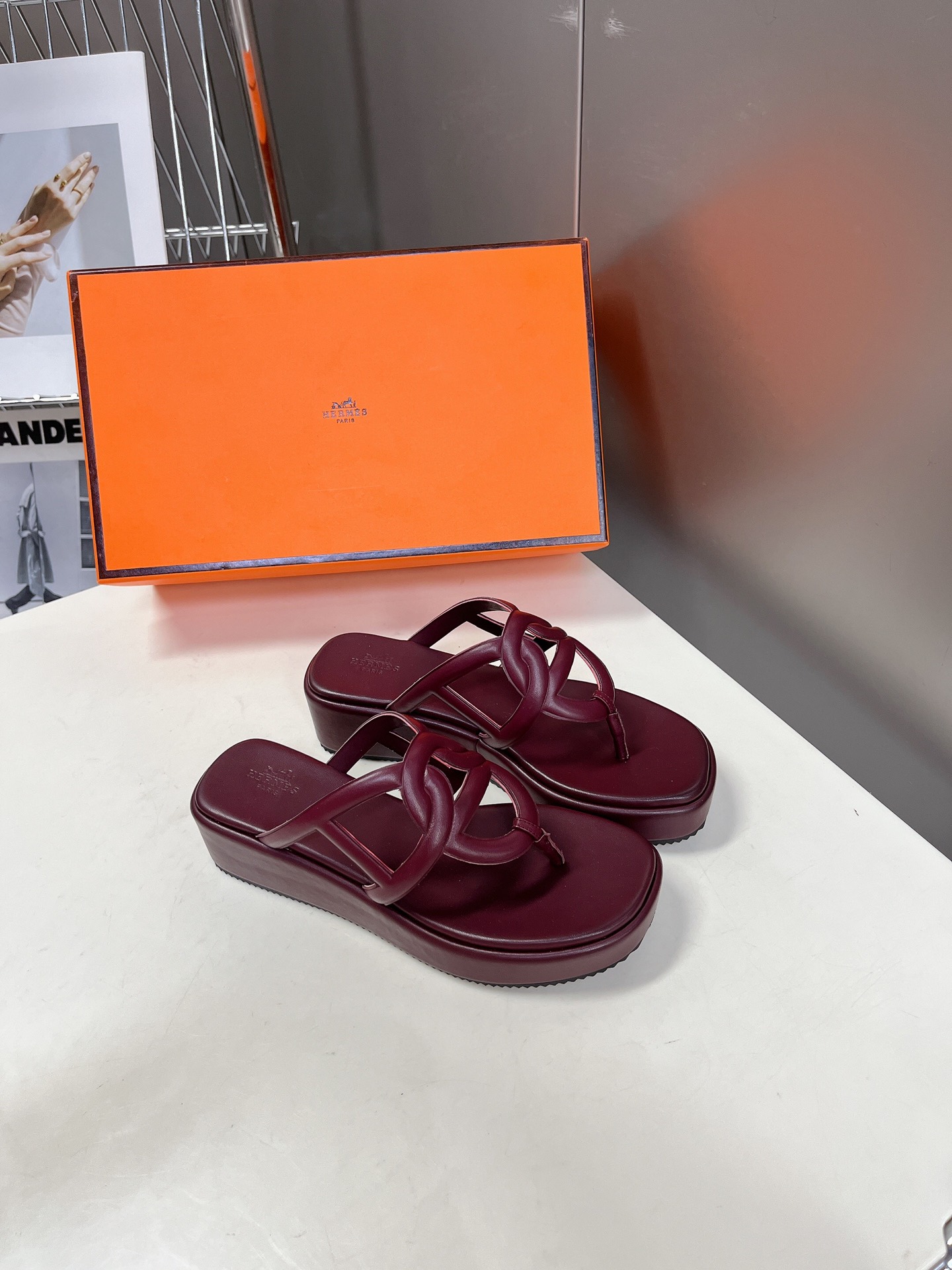 Hermes thick bottom H drag