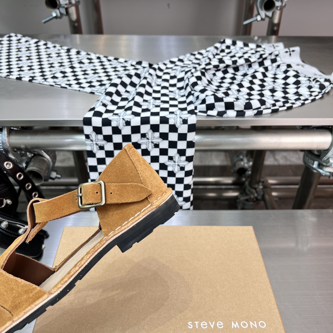 𝐒𝐭𝐞𝐯𝐞 𝐌𝐨𝐧𝐨｜𝟐𝟎𝟐𝟑𝐒𝐒/𝐧𝐞𝐰 A pair of fully handmade sandals using Goodyear practices