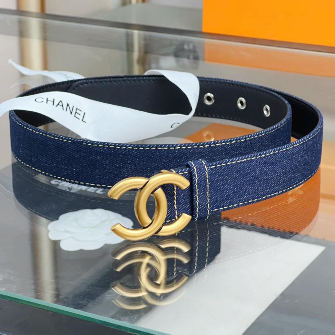 𝗖𝗛𝗔𝗡𝗘𝗟 Classic denim blue belt