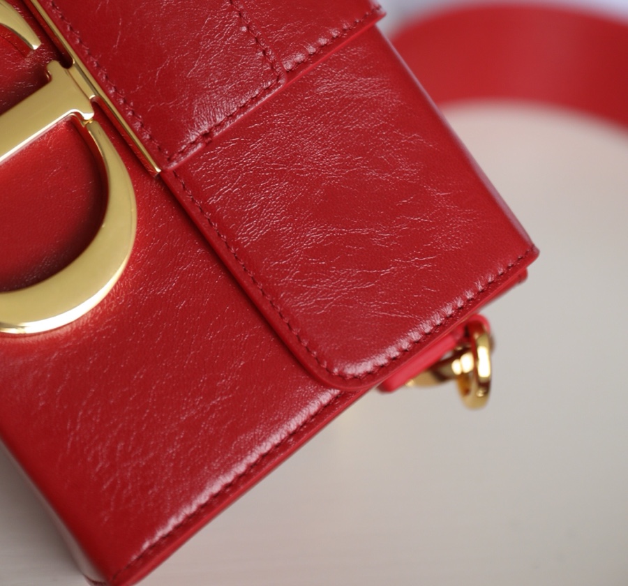 Montaigne red 𝙢𝙞𝙣𝙞 box bag