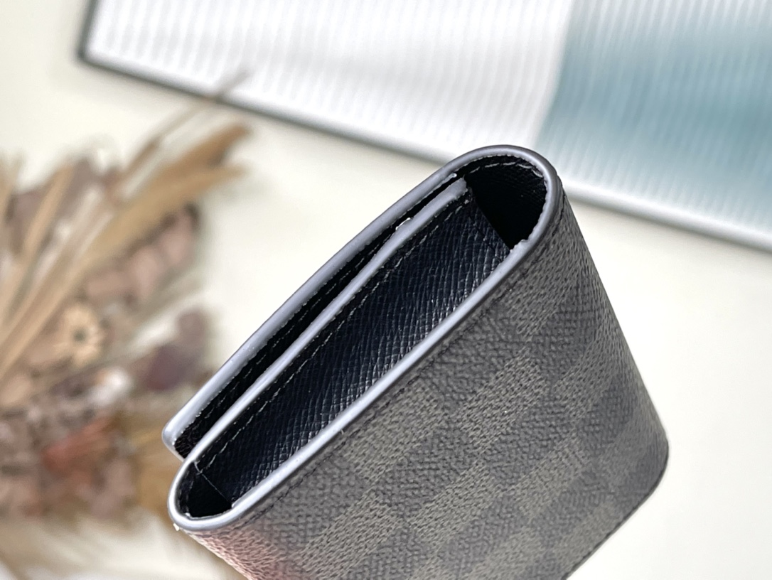 𝐋𝐎𝐔𝐈𝐒 𝐕𝐔𝐈𝐓𝐓𝐎𝐍  N63338