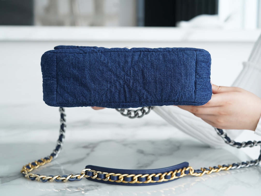 𝗖𝗛𝗔𝗡𝗘𝗟 ❶❾ 𝗕𝗔𝗚 Original denim series ❥ Genuine leather ❥ Small ❥𝟮𝟮𝗣𝗣 Dark denim