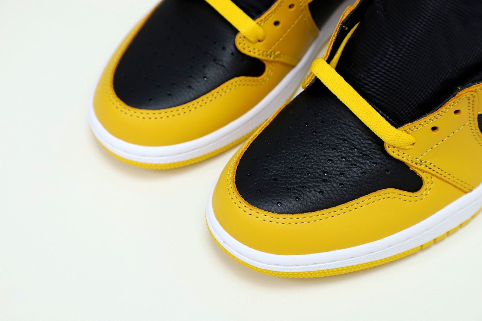 AIR JORDAN 1 HIGH RETRO OG POLLEN