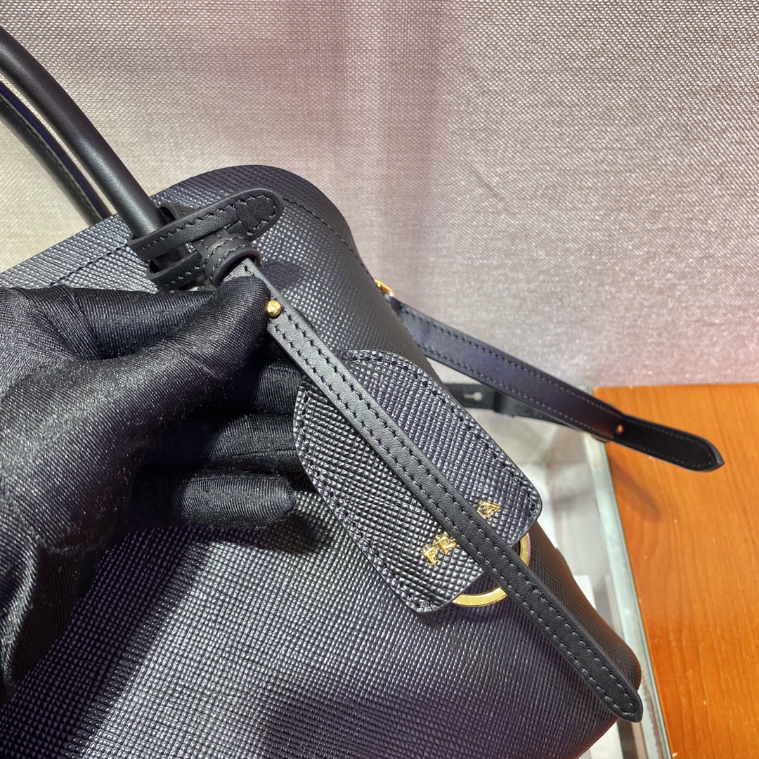 𝐏𝐑𝐀𝐃𝐀 Morning Handbag 1BA295