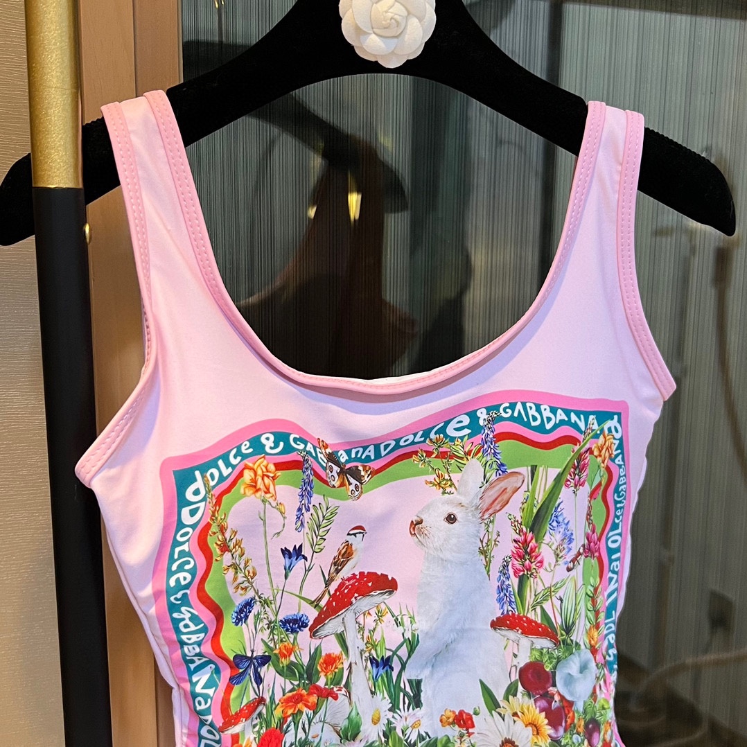 DG new one-piece swimsuit