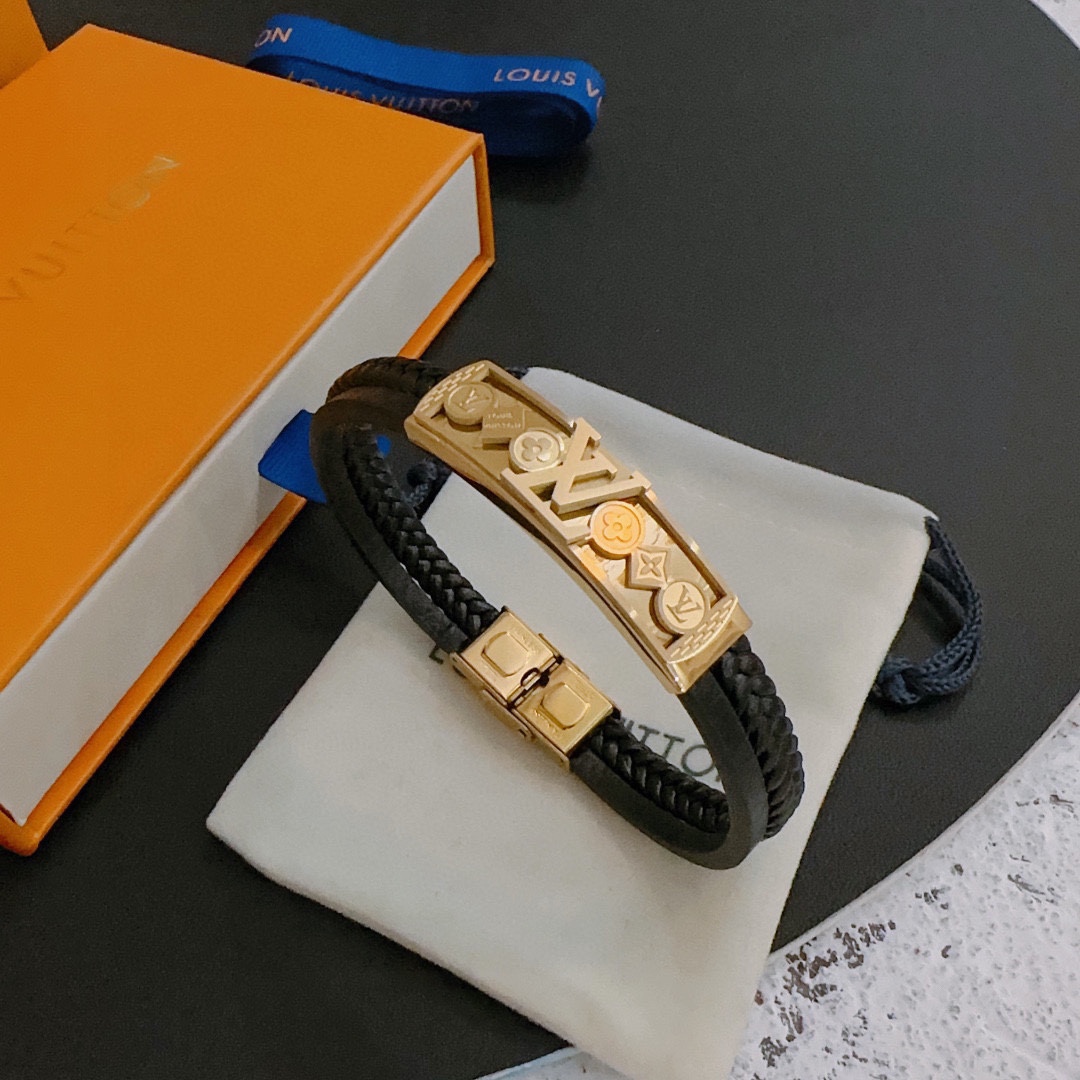 Louis Vuitton Cowhide bracelet, couple's style, length 22cm, adjustable and changeable