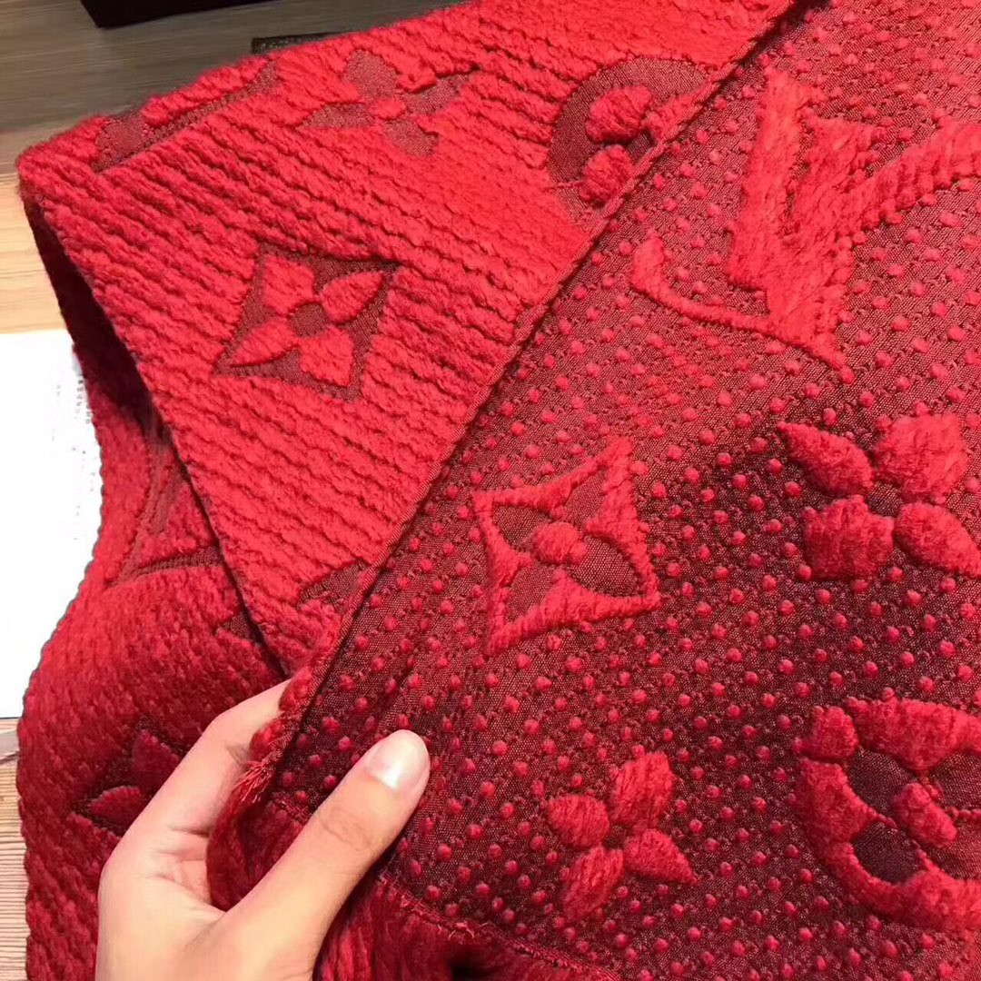 𝐋𝐨𝐮𝐢𝐬 𝐯𝐮𝐢𝐭𝐭𝐨𝐧 wool scarf