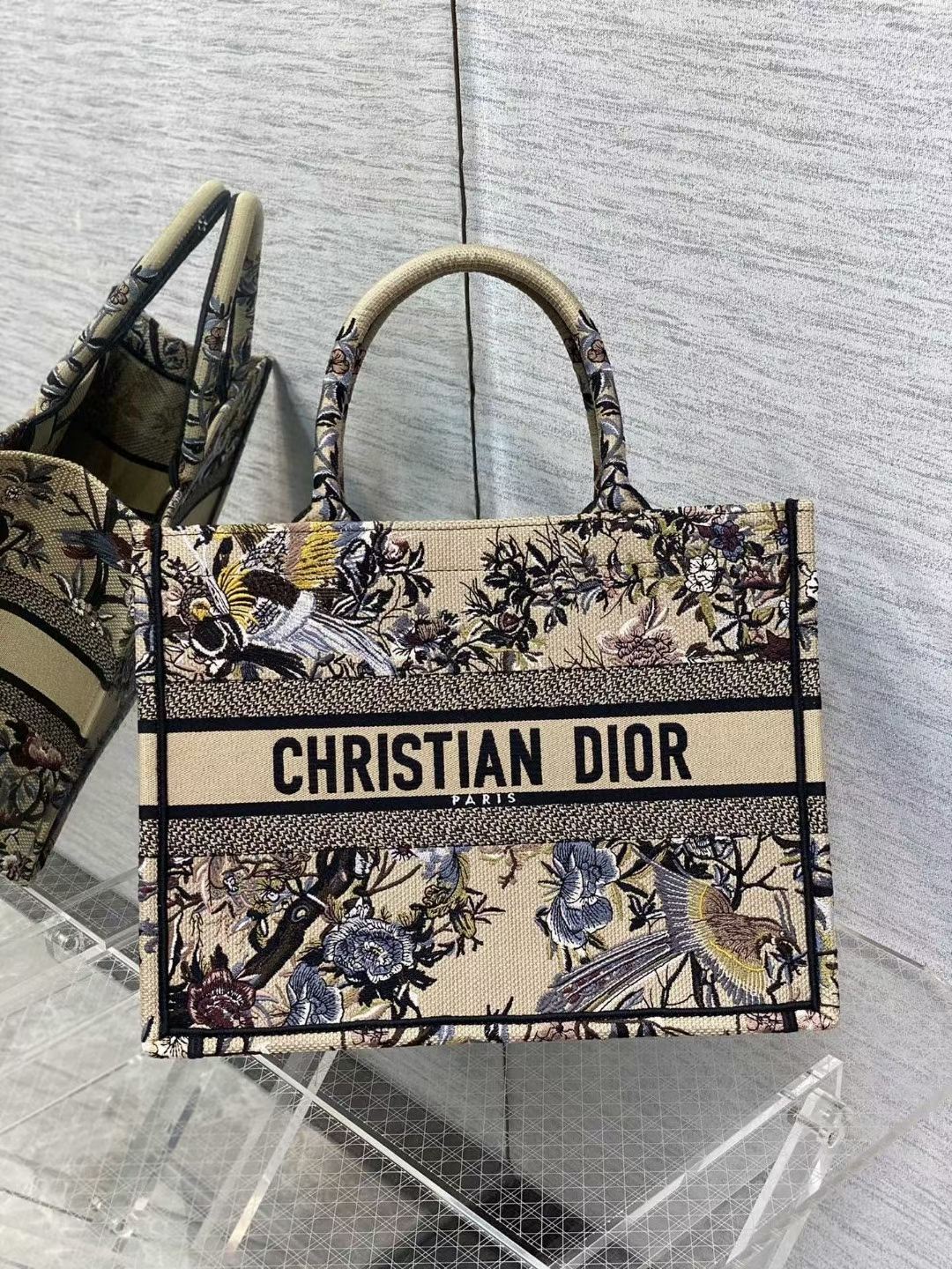 DIOR TOTE Magpie flower embroidery