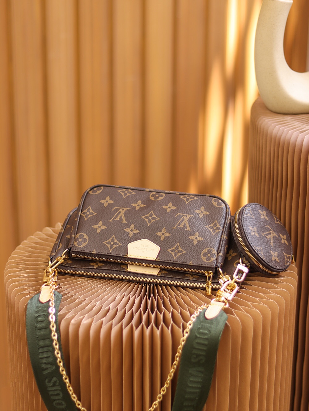 Louis Vuitton 𝙈𝙐𝙇𝙏𝙄 𝙋𝙊𝘾𝙃𝙀𝙏𝙏𝙀 5 in 1 M44813