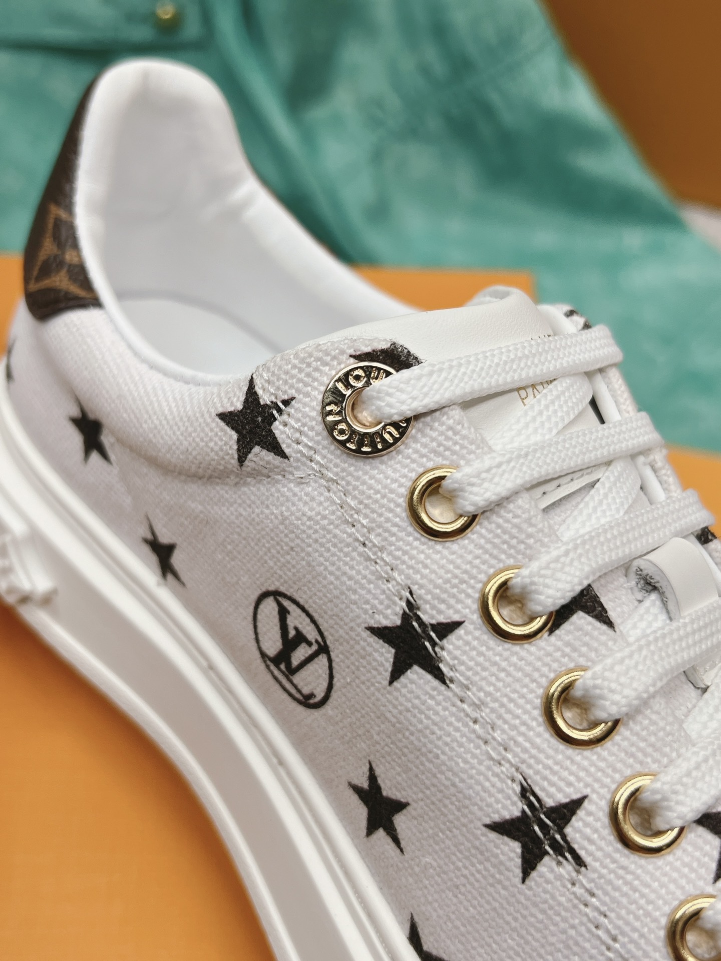 Louis Vuitton x Yayoi Kusama cooperation model classic white shoes 𝐓𝐢𝐦𝐞 𝐨𝐮𝐭 wave point sneakers