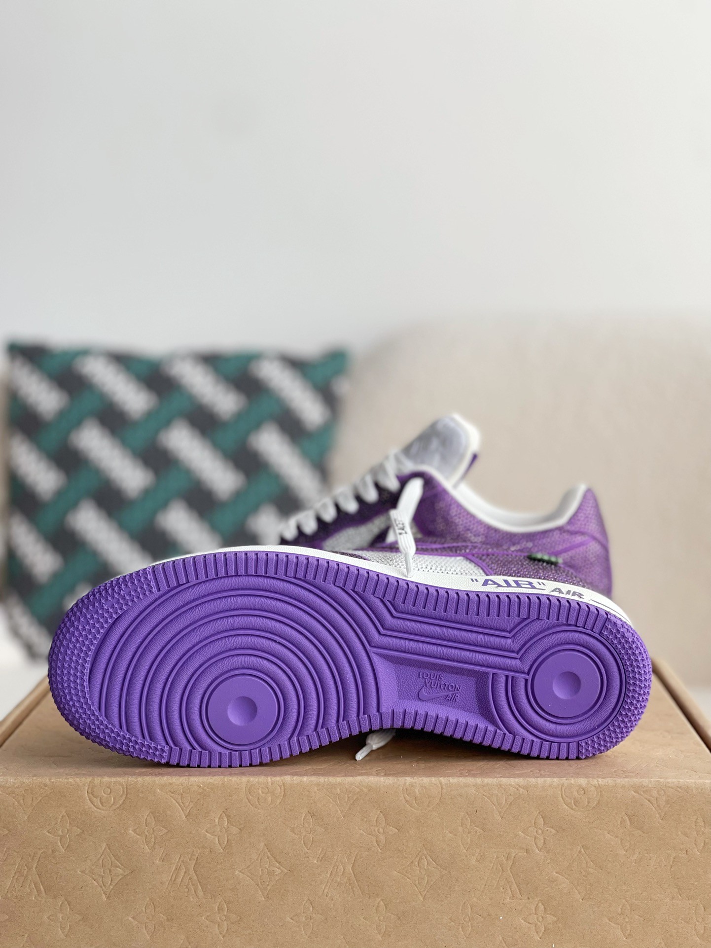 LOUIS VUITTON × NIKE AIR FORCE 1 SNEAKER