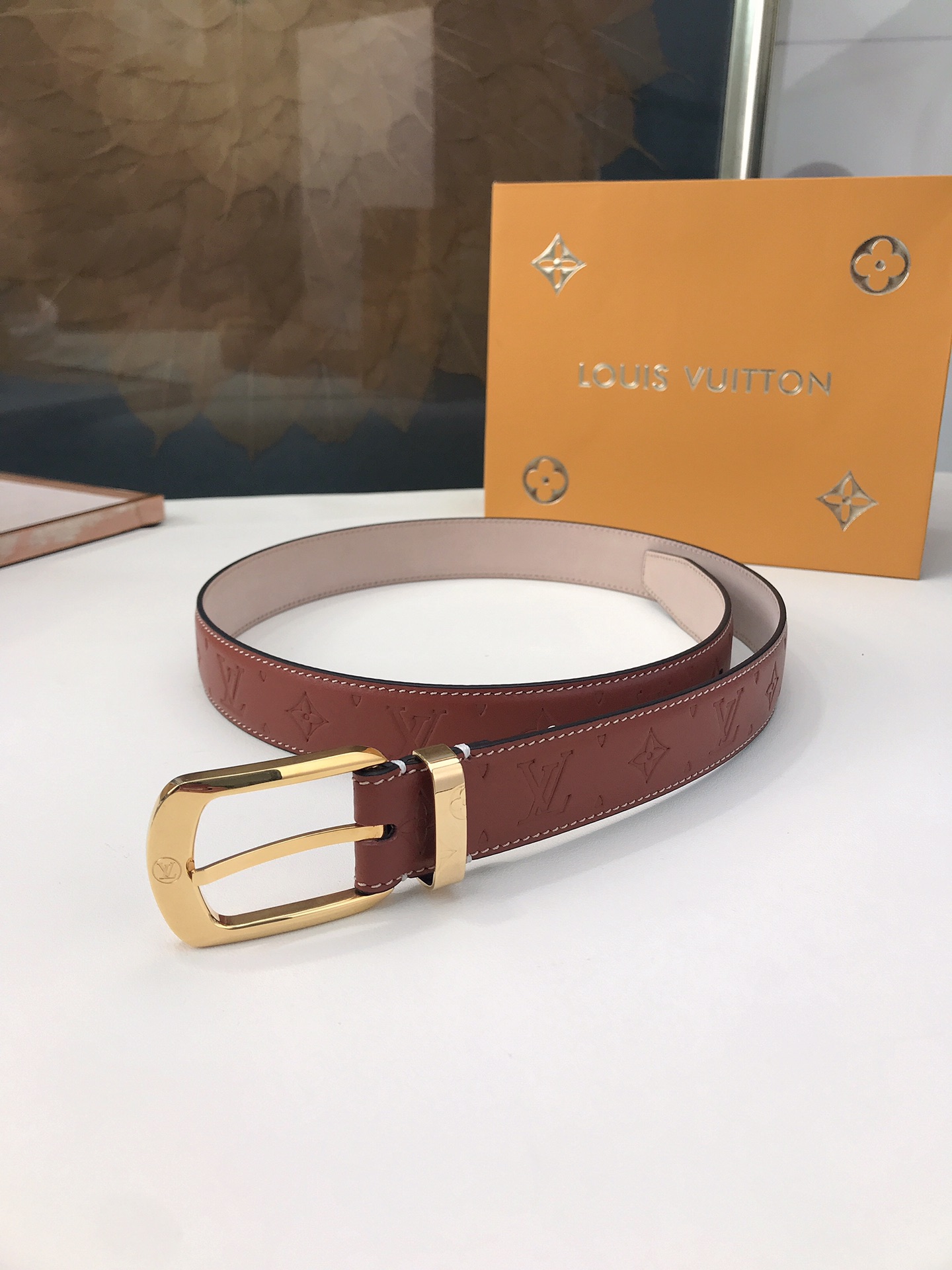 LOUIS VUITTO belt is double-sided with Italian original custom imported cowhide embossing