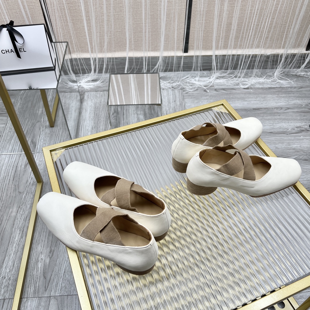 𝐔𝐌𝐀 𝐖𝐀𝐍𝐆｜𝟐𝟎𝟐𝟑/𝐒𝐒 𝐧𝐞𝐰  UMA WANG classic models retro do old ballet shoes