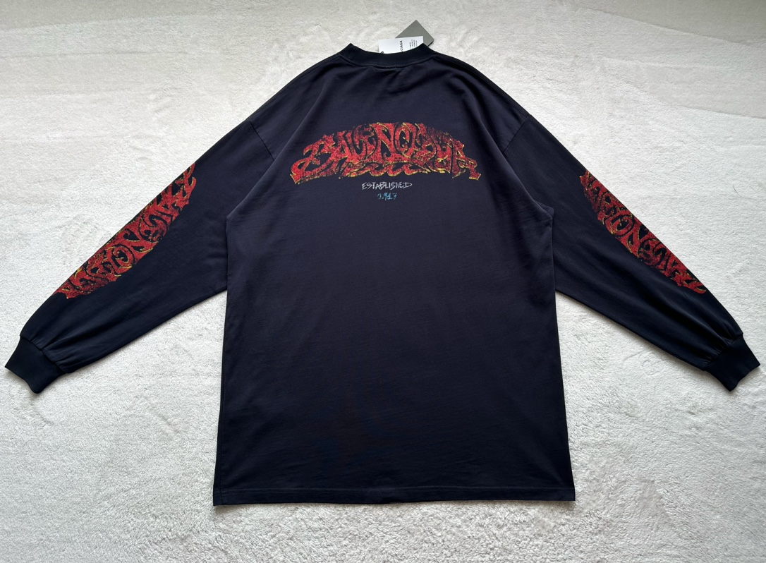 Balenciaga...🔥Flame floral print round neck and long sleeves