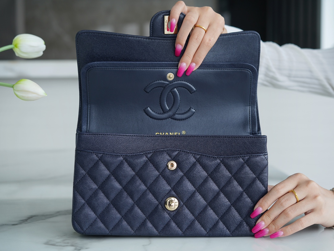 𝐂𝐇𝐀𝐍𝐄𝐋 Classic Flap washed cowhide is made from the most delicate newborn calves Washed fetal cow Medium Dark Blue🪁