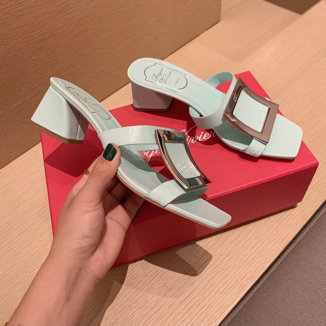 Roger vivier | 𝟐𝟎𝟐𝟏/𝐒𝐒 𝐧𝐞𝐰 2021 Summer Slippers Bikiviv' Metal Buckle PVC Mule Shoes
