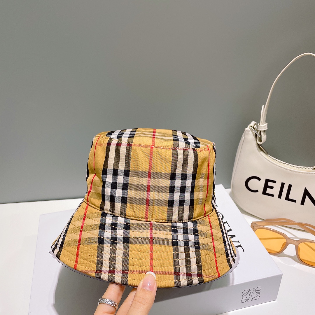 (Burberry) bucket hat